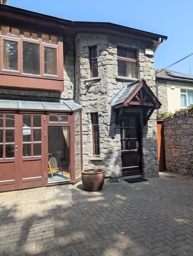 Clyde Lane, Mews for rent
